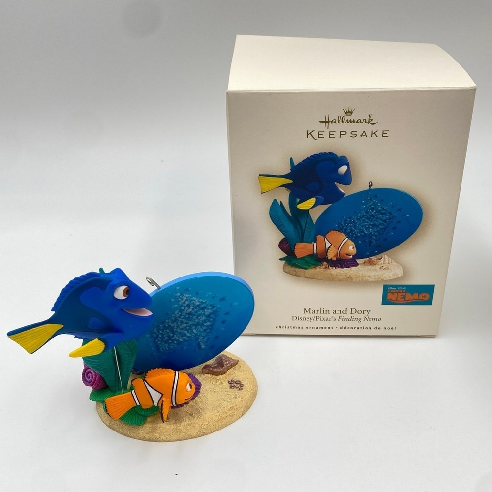 2007 Hallmark Keepsake Marlin and Dory Disney Pixar Christmas Ornament with box
